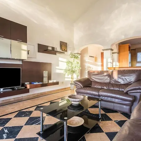 Villa Tania - Independiente Con Piscina Privada